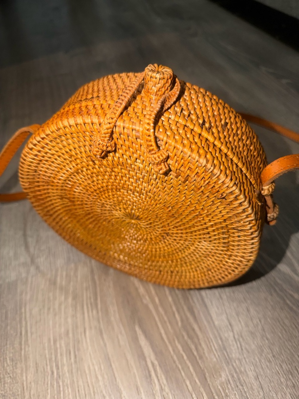 Straw Studios Round Woven Crossbody Bag in Tan
